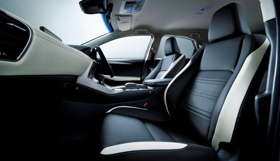 Интерьер Lexus NX300h Black Sequence 2018 года  (JP) (фото 4 из 4)